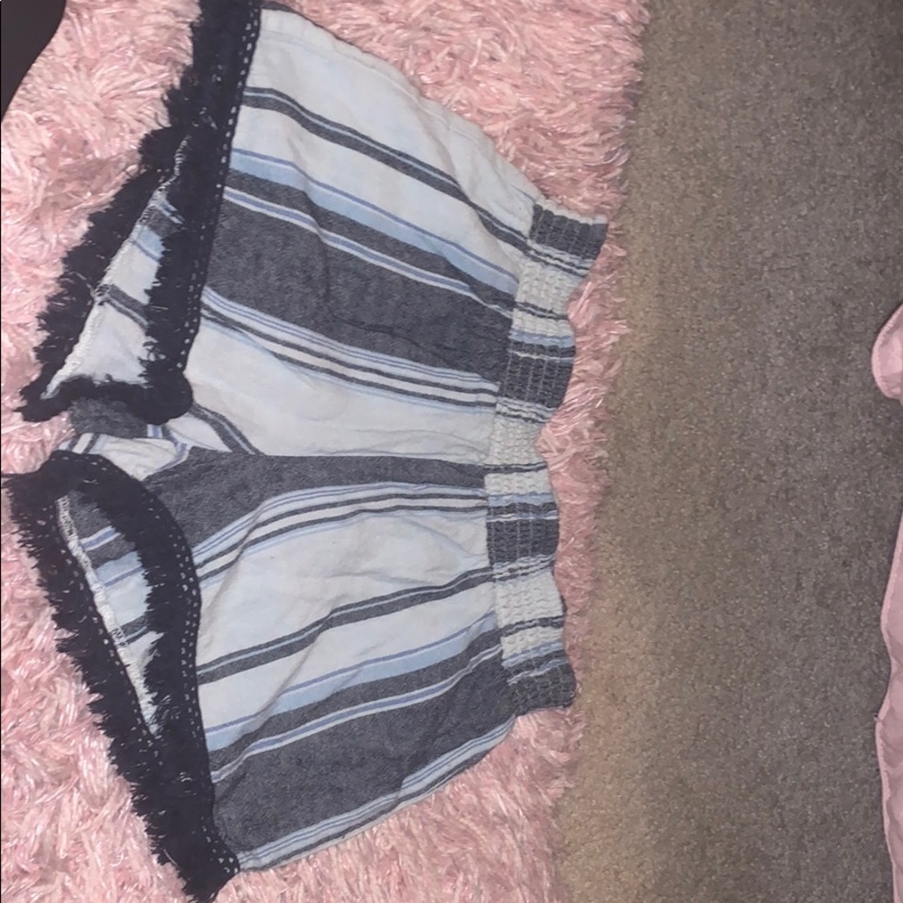 medium beachy shorts
